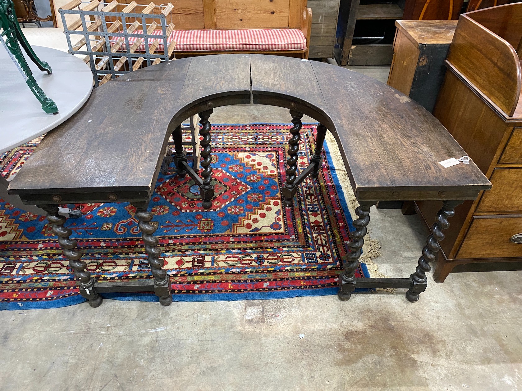 A late Victorian oak 'hunt' table, length 157cm, width 120cm, height 70cm